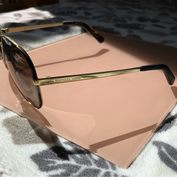 MICHAEL KORS *Chelsea polarized aviator sunglasses* - Picture 3 of 6